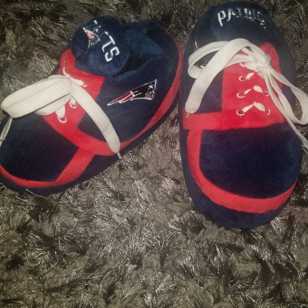 Patriots slippers size 12